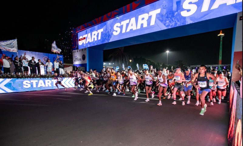 Suasana start pelari maraton