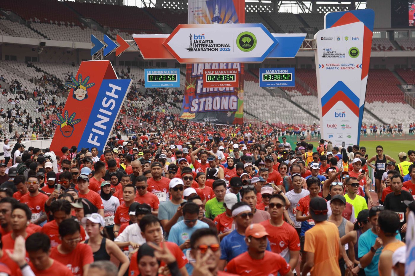 Garis finish maraton dengan penampil waktu